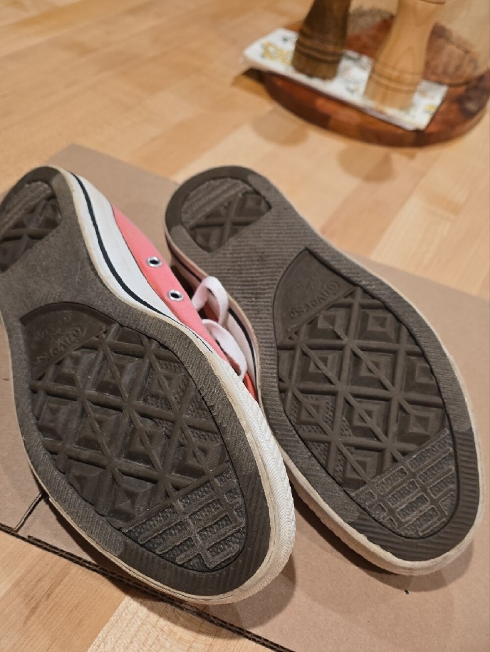 Converse Pink Low Top Sneakers with White Accents - Picture 6 of 7